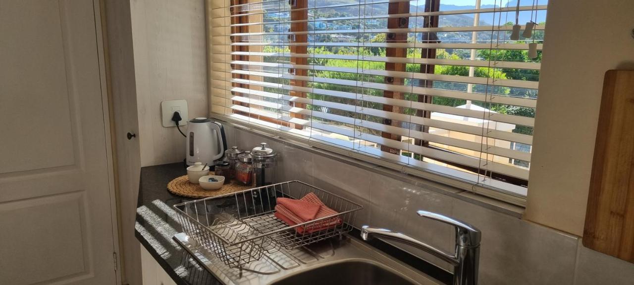 Somerzicht Guest House Сомерсет-Уэст Экстерьер фото